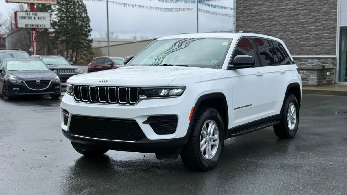 2023 Jeep Grand Cherokee Laredo 4x4