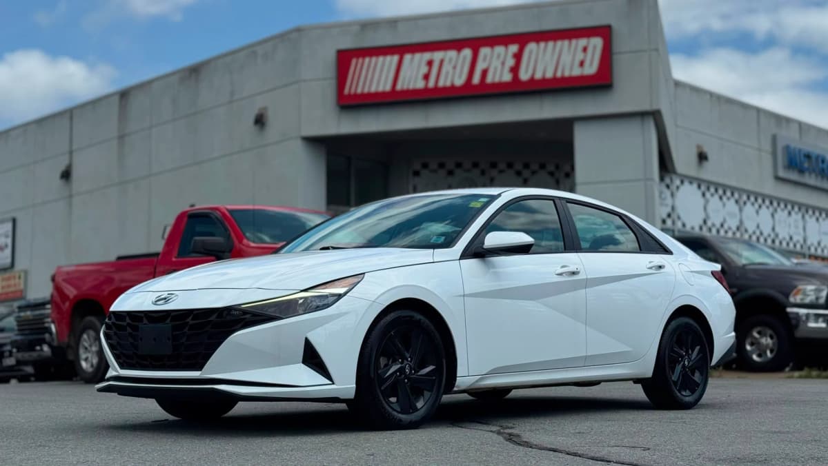2023 Hyundai ELANTRA PREFERRED