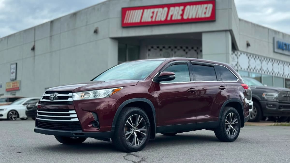 2019 Toyota Highlander LE AWD 8 Seater