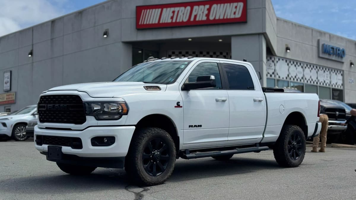 2022 RAM 2500 BIG HORN 4x4 Crew Cab 6'4" Box 6.7L CUMMINS TURBO DIESEL