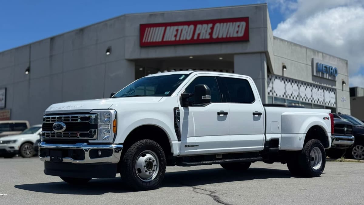 2023 Ford F-350 SUPER DUTY XLT 6.7L V8 TURBO DIESEL 4WD Crew Cab 8' Box