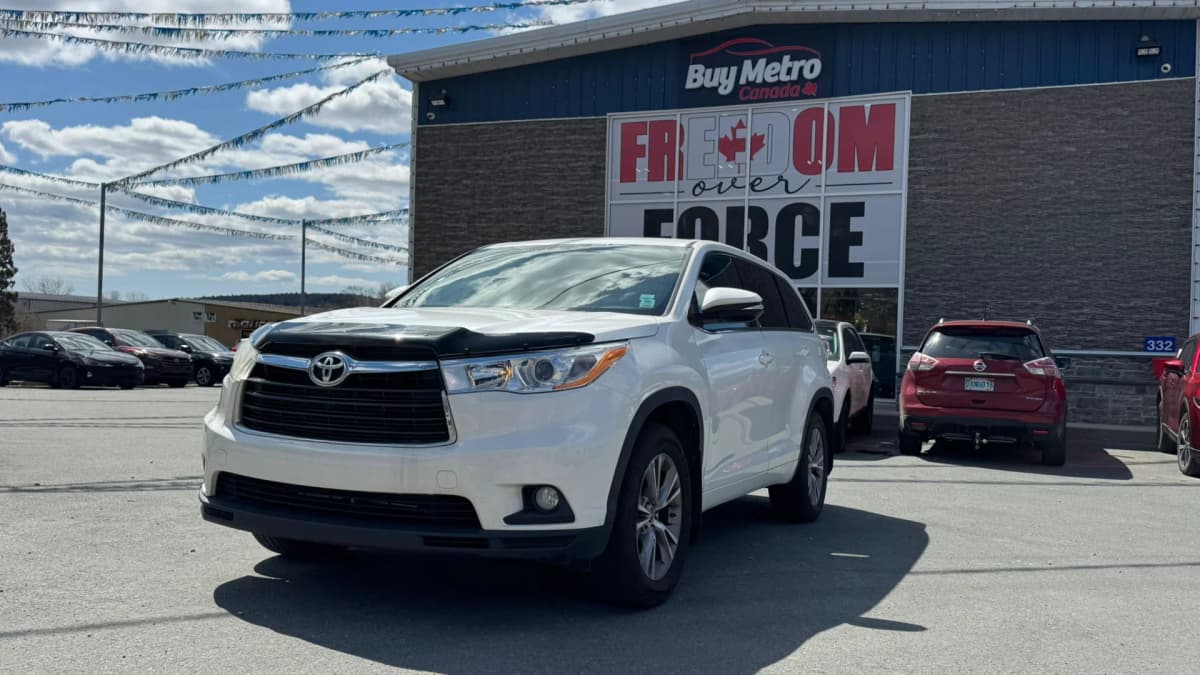 2016 Toyota Highlander LE AWD 8 Passenger