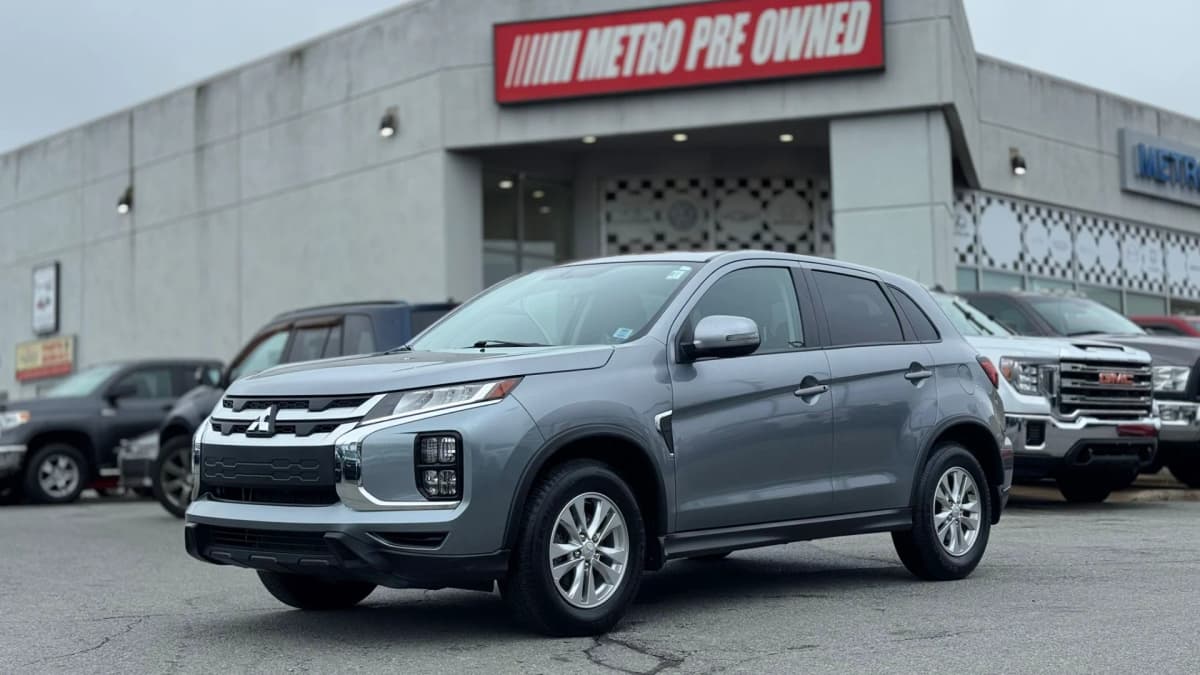 2023 Mitsubishi RVR SE