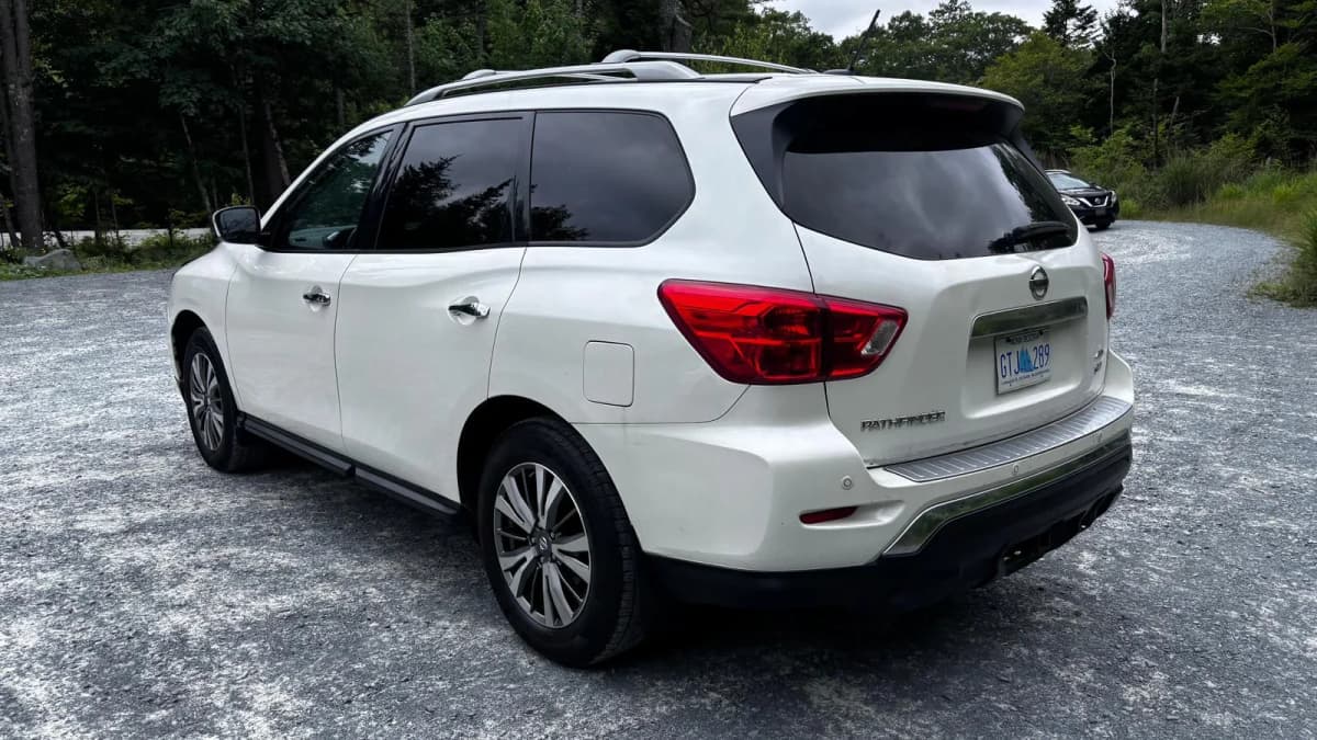 2018 Nissan Pathfinder SV Tech 7 Passenger thumbnail 7