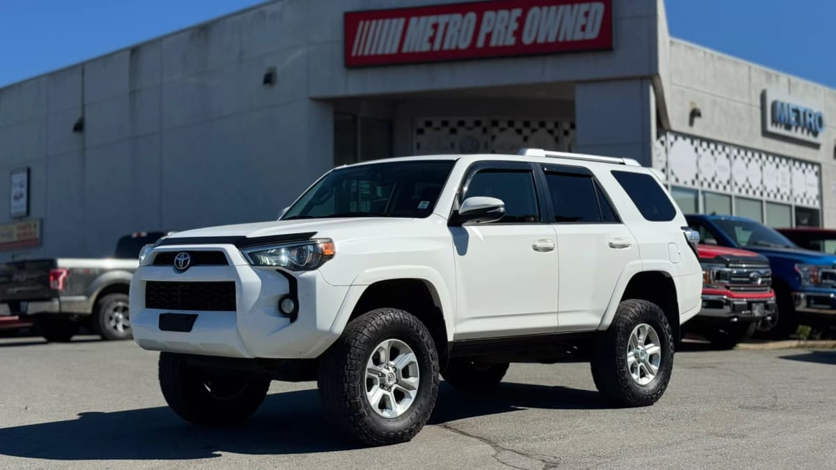 2017 Toyota 4Runner SR5 LIFTED 4WD 4dr V6 7Seater