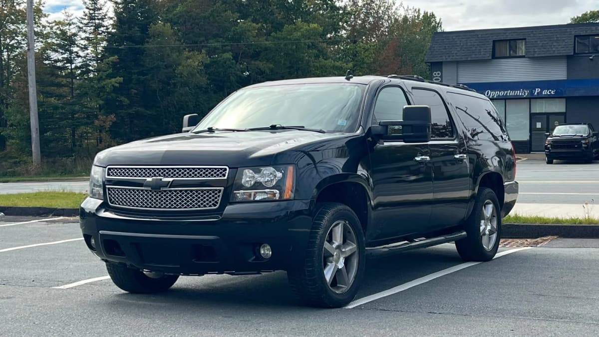 2012 Chevrolet Suburban LTZ 1500 4WD 5.3L 8cyl 6 Passenger