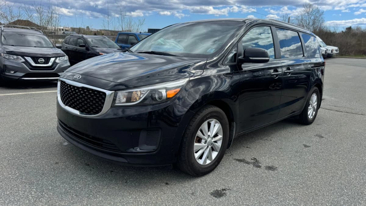 2015 KIA Sedona LX 8 Passenger