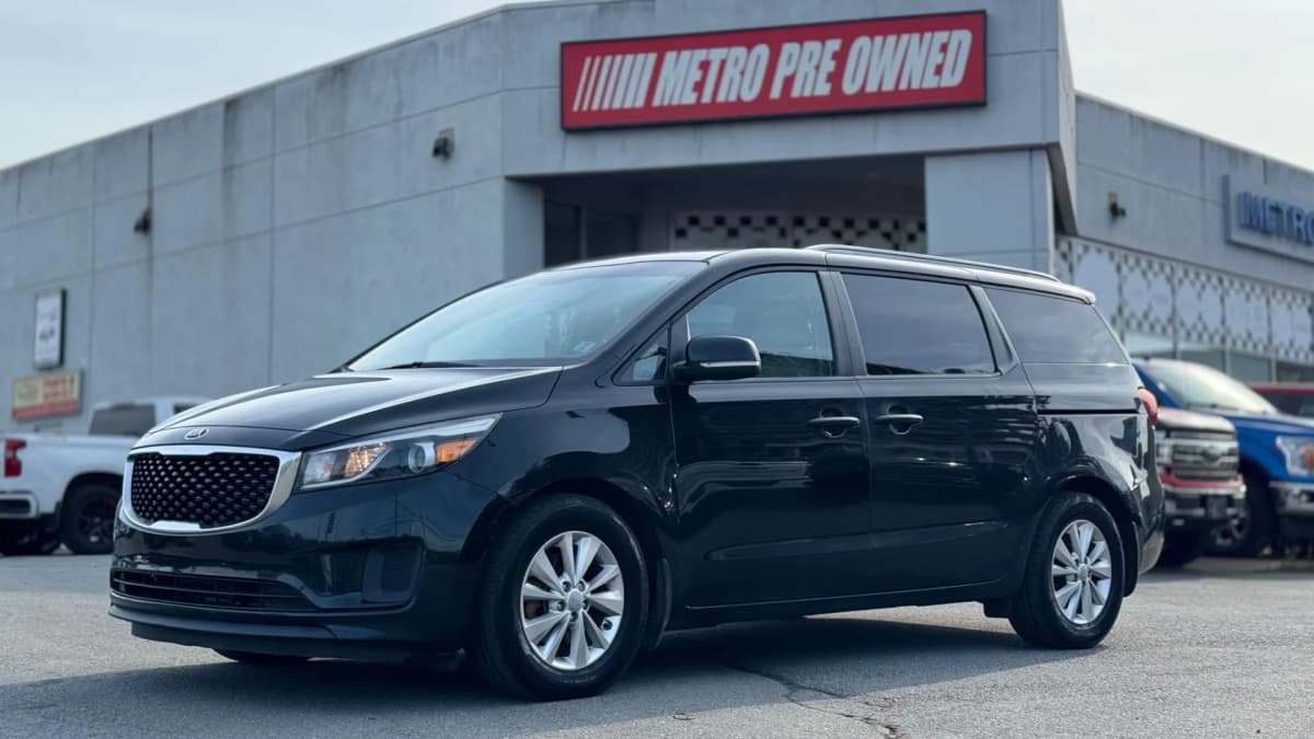 2015 KIA Sedona LX 8 Passenger