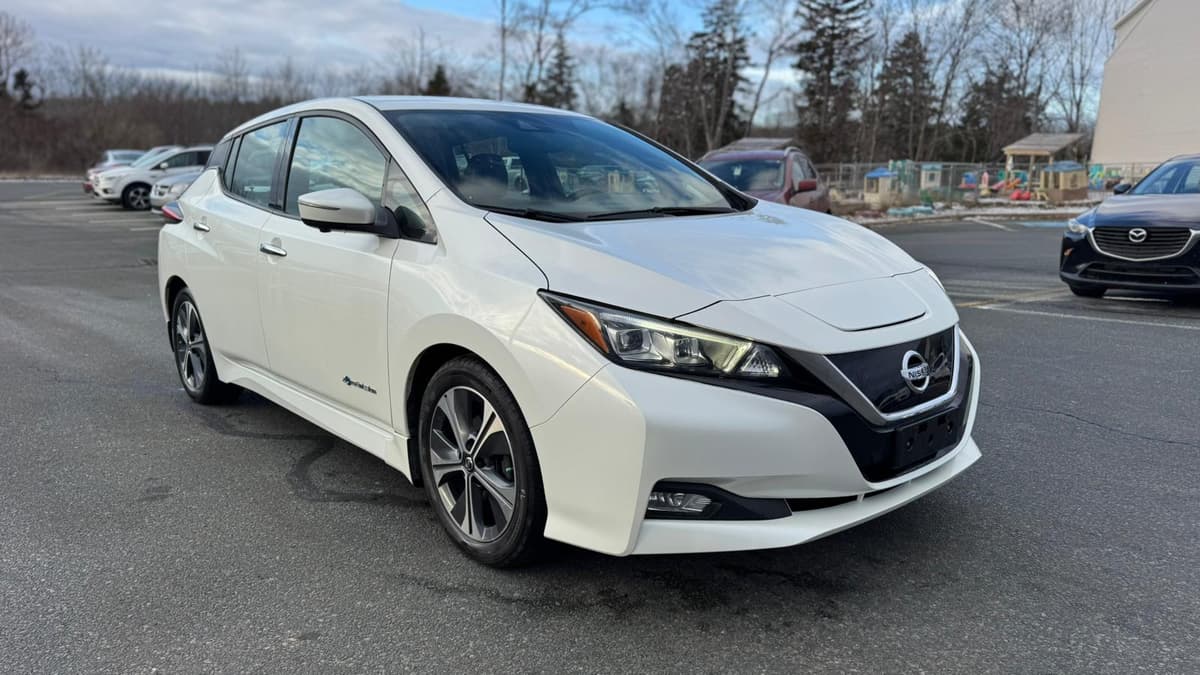 2018 Nissan LEAF S Hatchback thumbnail 3