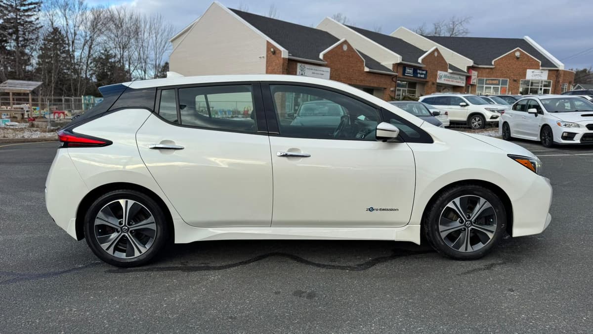 2018 Nissan LEAF S Hatchback thumbnail 4