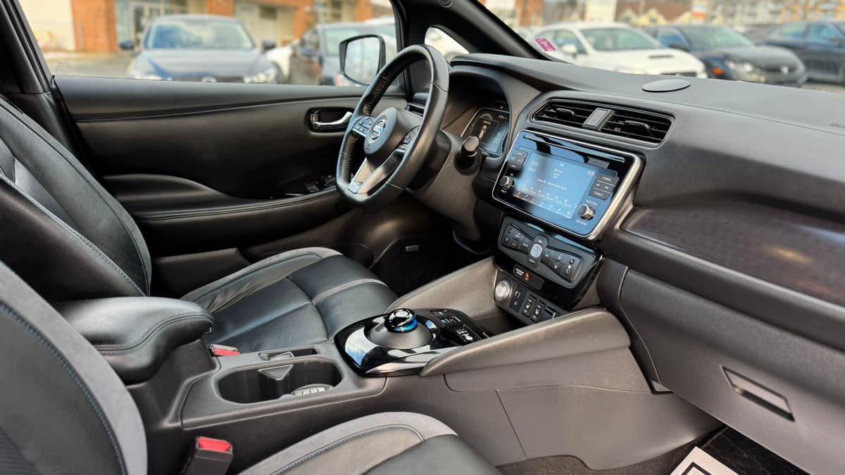 2018 Nissan LEAF S Hatchback thumbnail 12