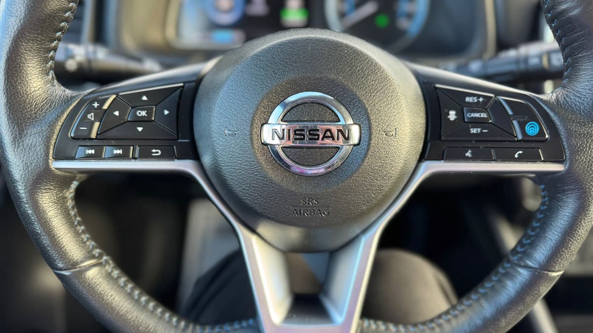 2018 Nissan LEAF S Hatchback thumbnail 14