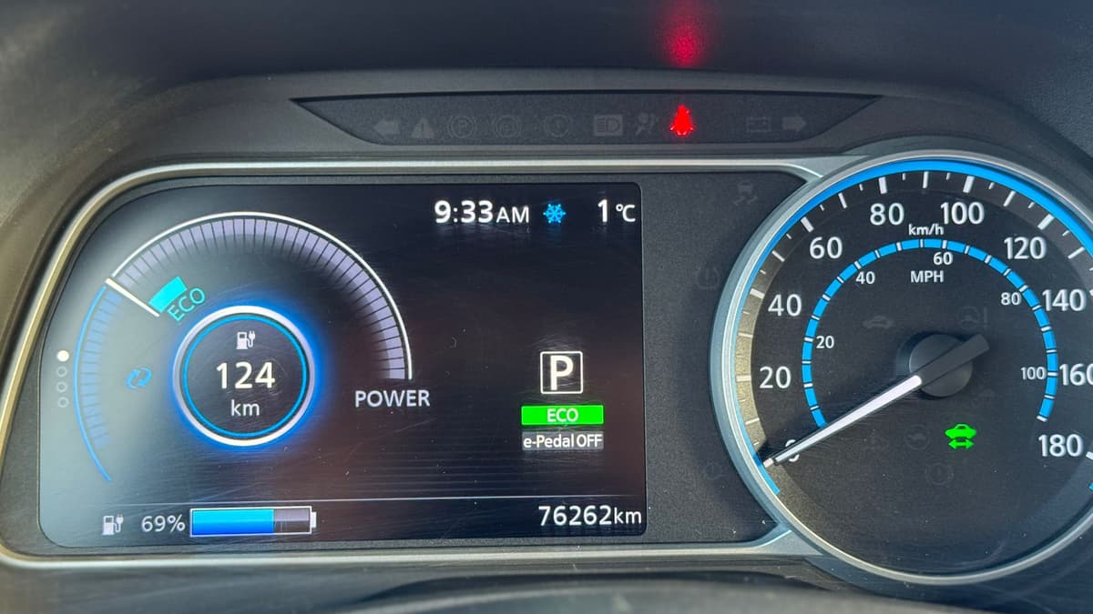 2018 Nissan LEAF S Hatchback thumbnail 15