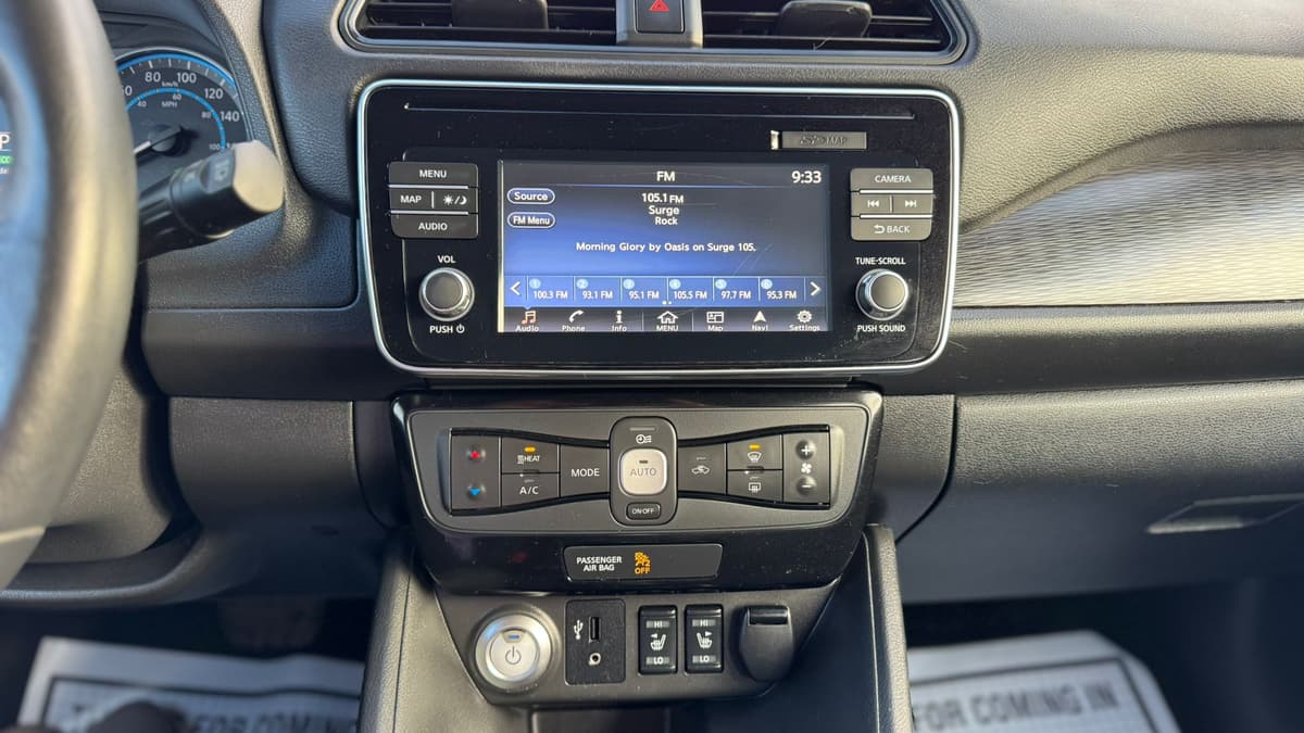 2018 Nissan LEAF S Hatchback thumbnail 16