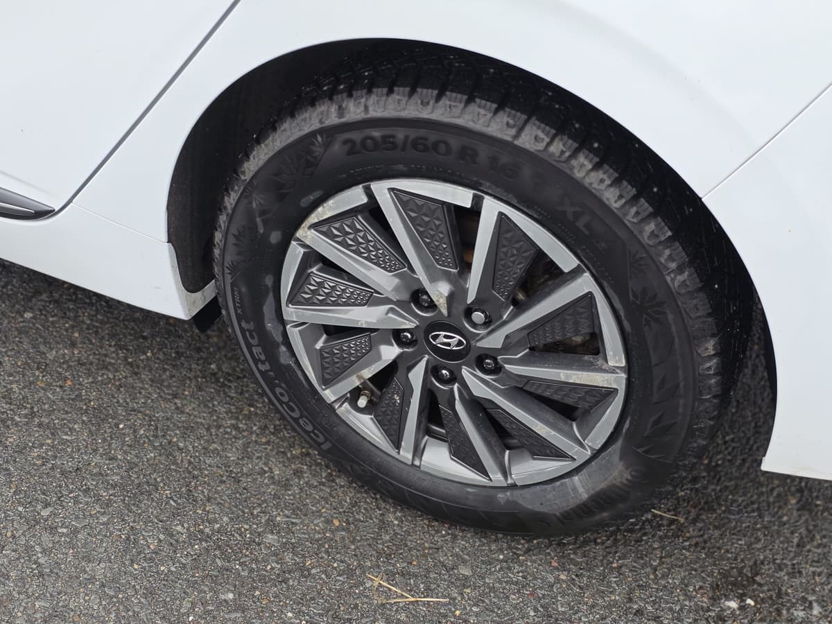 2020 Hyundai IONIQ ELECTRIC PREFERRED thumbnail 9