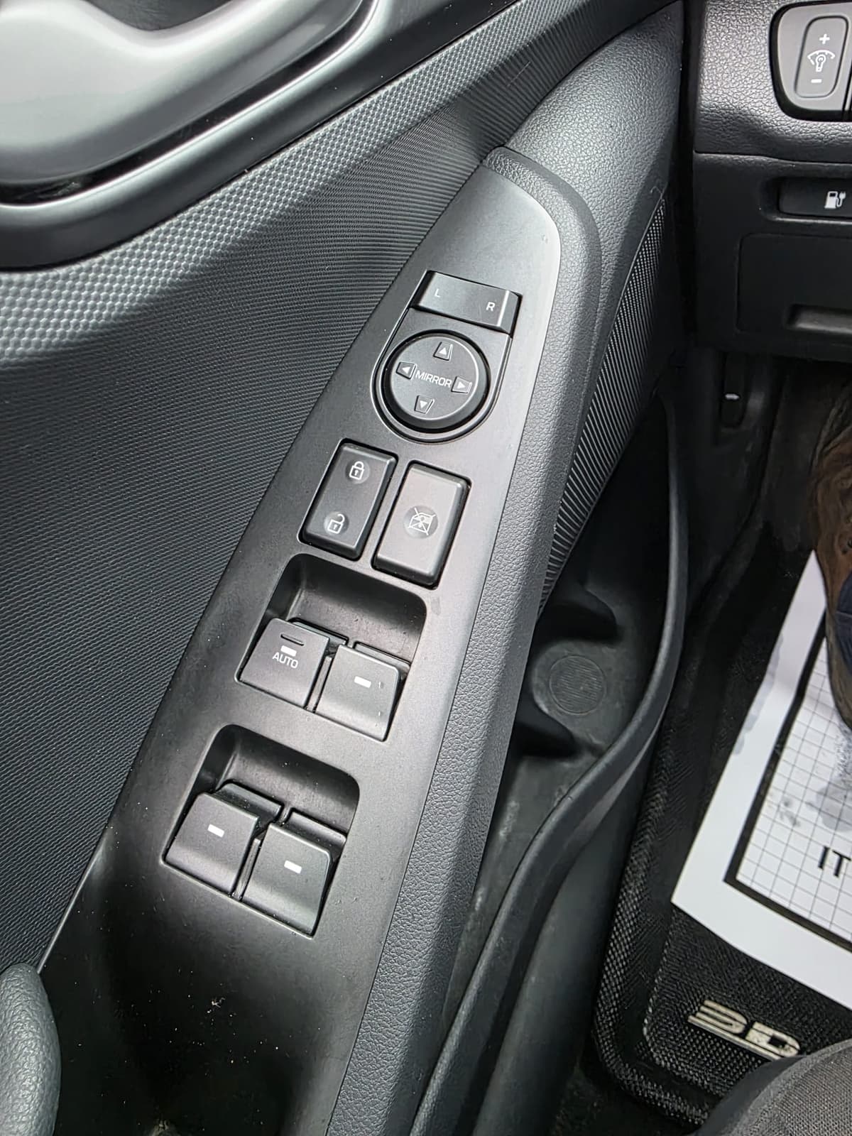 2020 Hyundai IONIQ ELECTRIC PREFERRED thumbnail 23