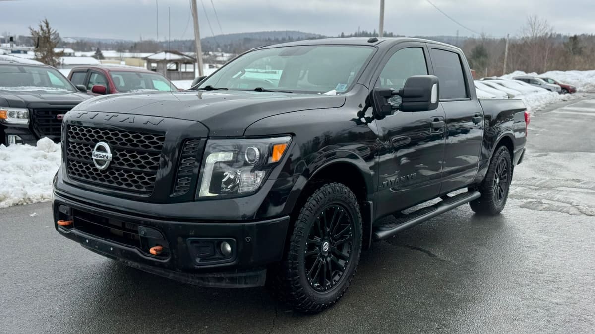 2018 Nissan Titan SV Crew Cab Short Bed 4X4