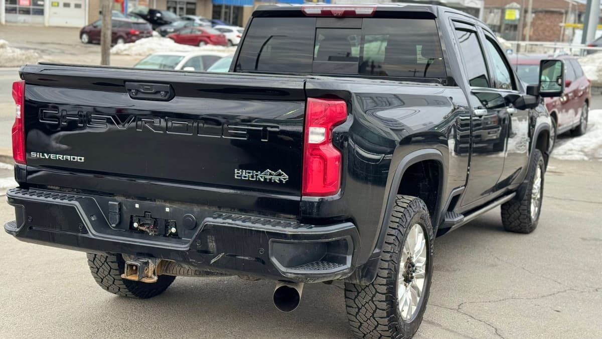 2022 Chevrolet SILVERADO 2500 HD HIGH COUNTRY 4WD Crew Cab 159" DURAMAX 6.6L TURBO-DIESEL V8 thumbnail 6