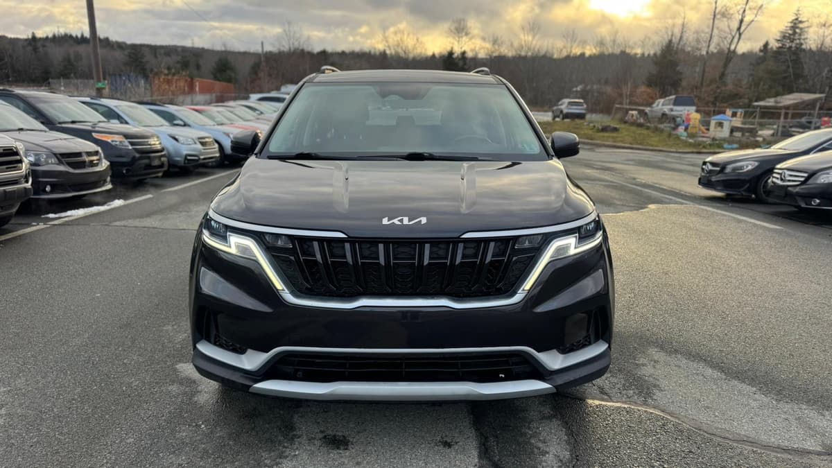 2022 KIA Carnival LX+-5D FWD photo 2