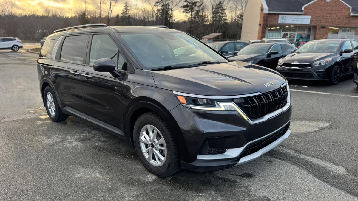 2022 KIA Carnival LX+-5D FWD thumbnail 3