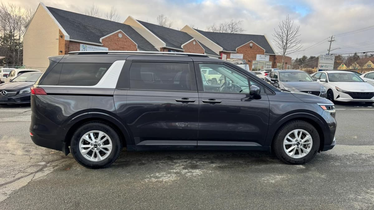 2022 KIA Carnival LX+-5D FWD thumbnail 4