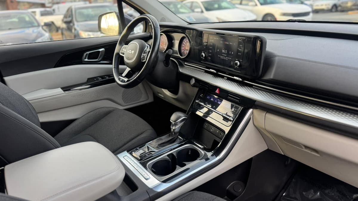 2022 KIA Carnival LX+-5D FWD thumbnail 16