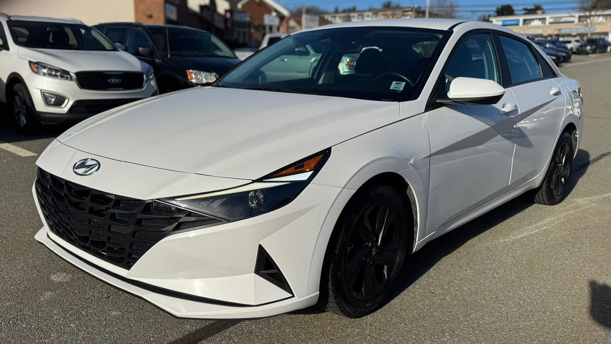 2023 Hyundai Elantra Preferred IVT