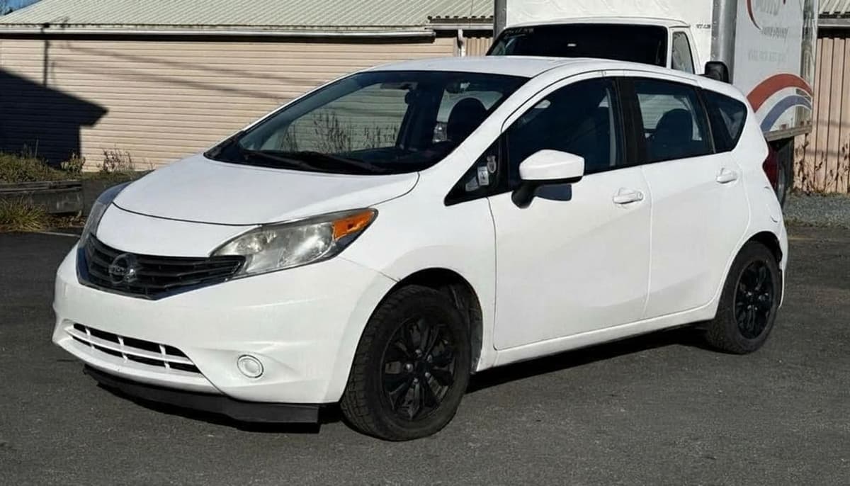 2016 Nissan Versa Note HB 1.6