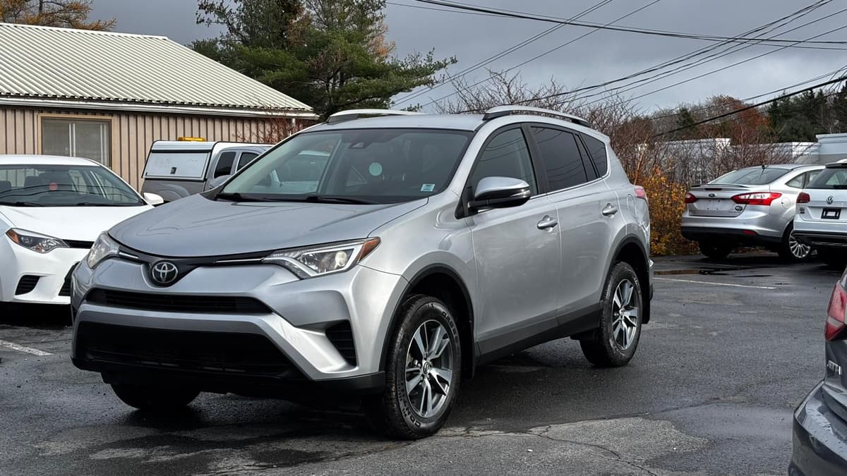 2018 Toyota RAV4 LE FWD