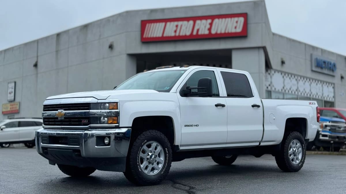 2015 Chevrolet SILVERADO 2500 HD LT 4WD Crew Cab 153" VORTEC 6.0L V8 FLEXFUEL