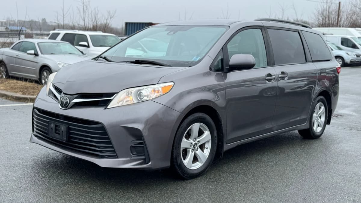 2018 Toyota Sienna LE 8-Passenger FWD