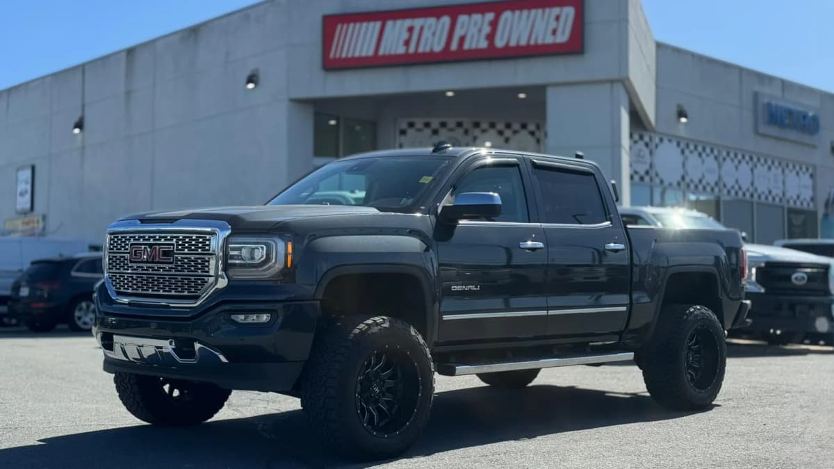 2017 GMC SIERRA 1500 DENALI 4WD Crew Cab 143.5" 6.2L V8