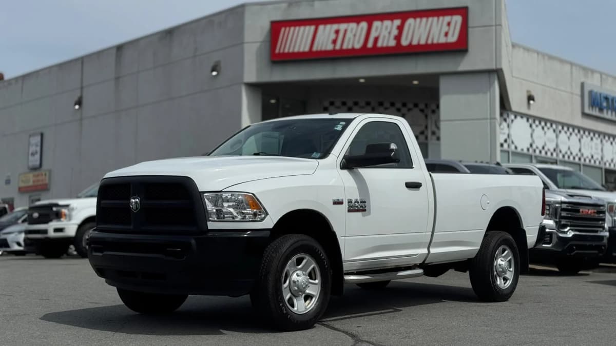 2014 RAM 3500 ST 4WD Reg Cab 140.5" 6.4L V8