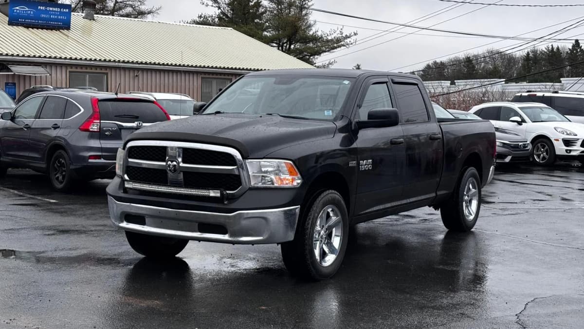 2014 RAM 1500 ST 4WD V8 Crew Cab Std Bed 149"