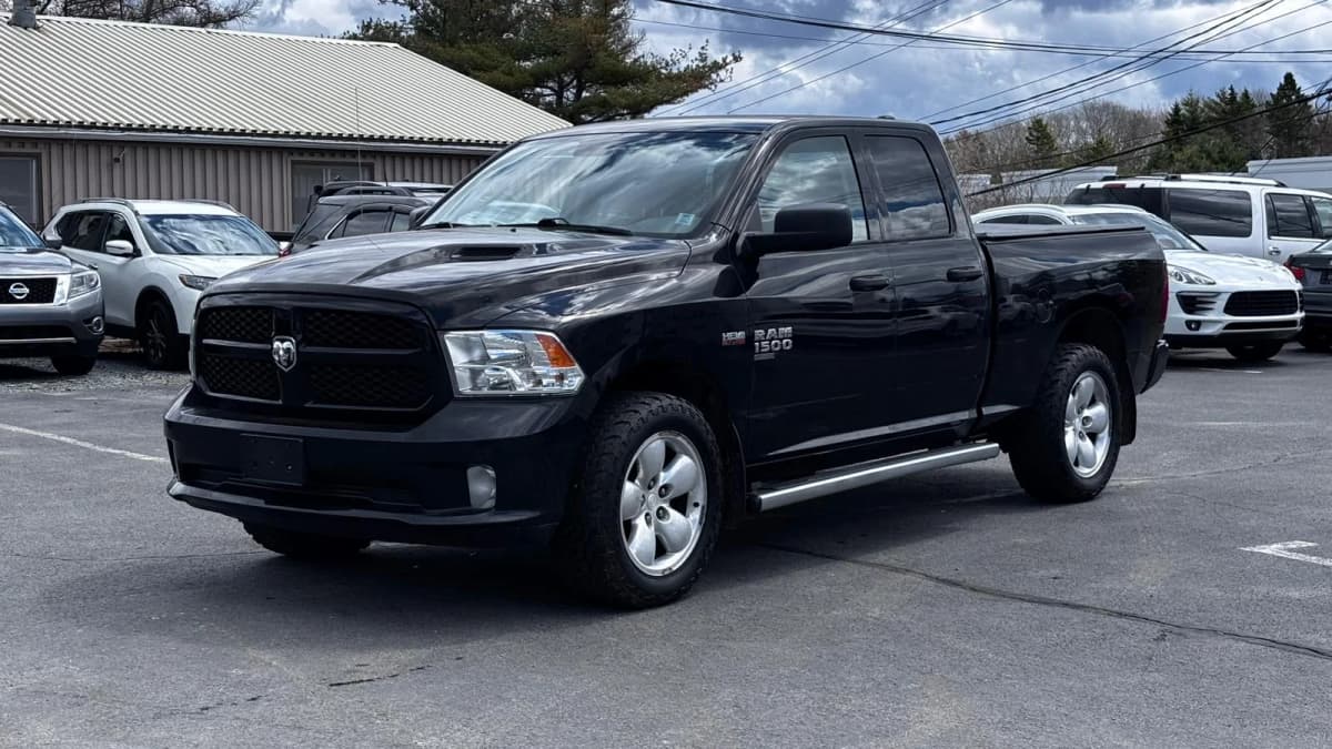 2019 RAM 1500 Classic Express 4x4 v8 Quad Cab 6'4" Box