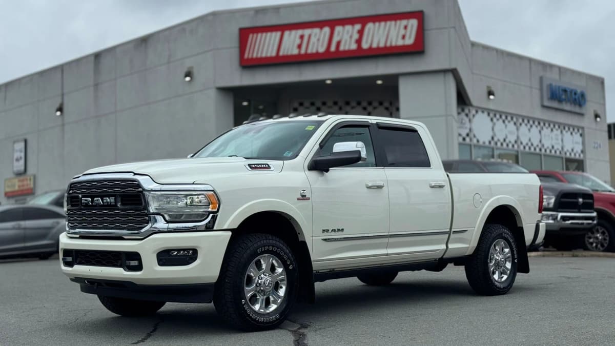 2020 RAM 3500 LIMITED 4x4 Crew Cab 6'4" Box 6.7L CUMMINS TURBO DIESEL