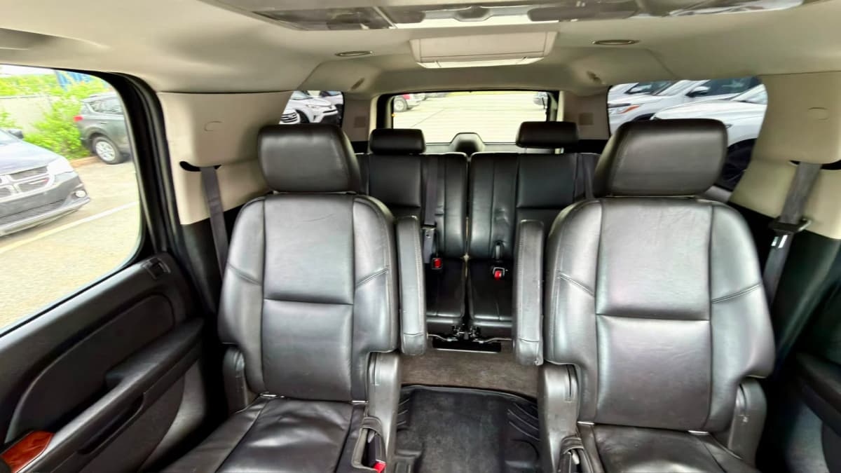 2012 Chevrolet Suburban LTZ 1500 4WD 5.3L 8cyl 6 Passenger thumbnail 21