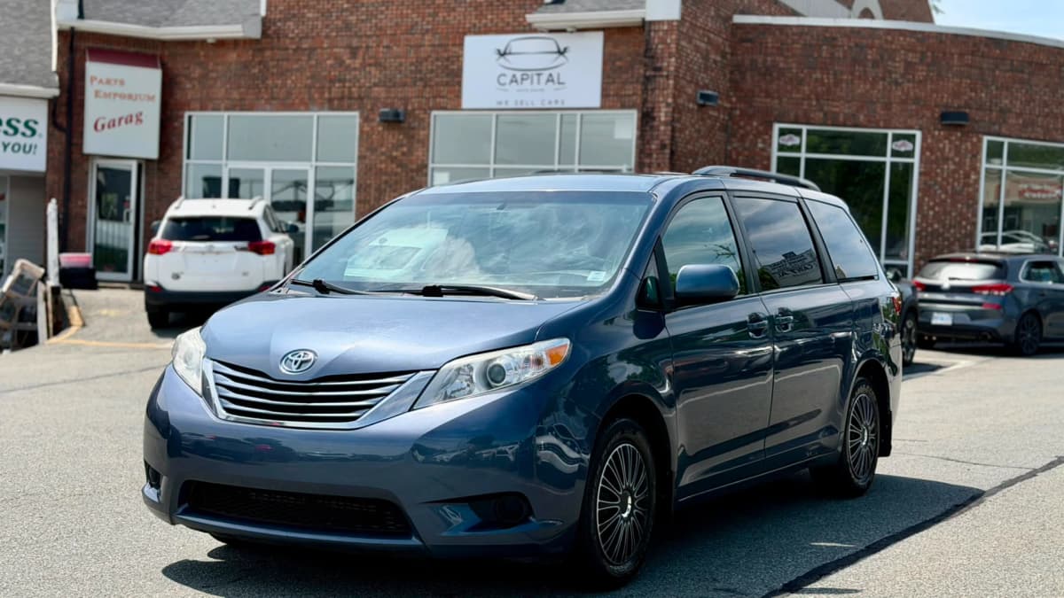 2017 Toyota Sienna LE 8 passenger FWD