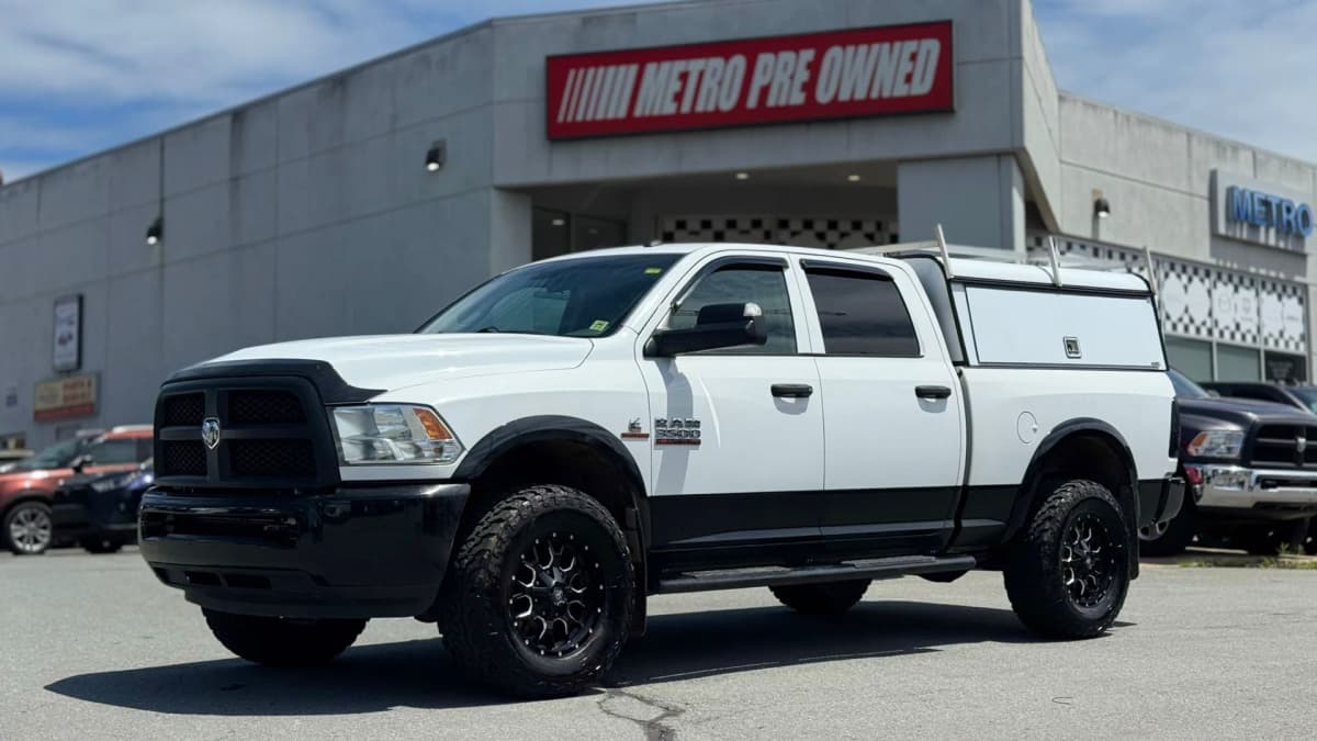 2018 RAM 3500 ST 4x4 Crew Cab 6'4" Box 6.7L CUMMINS TURBO DIESEL