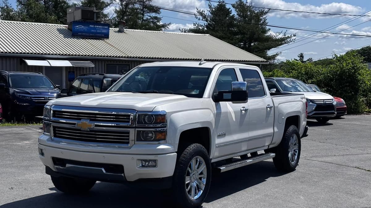 2015 Chevrolet Silverado 1500 High Country Crew Cab Std Box 4WD V8