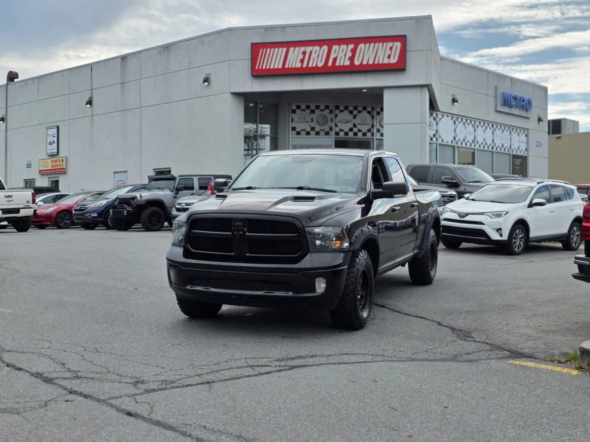 2019 RAM 1500 Classic SLT 4x4 V8 Crew Cab 6'4" Box