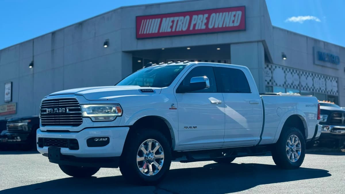 2022 RAM 3500 LARAMIE 4x4 Crew Cab 6'4" 6.7L CUMMINS TURBO DIESEL