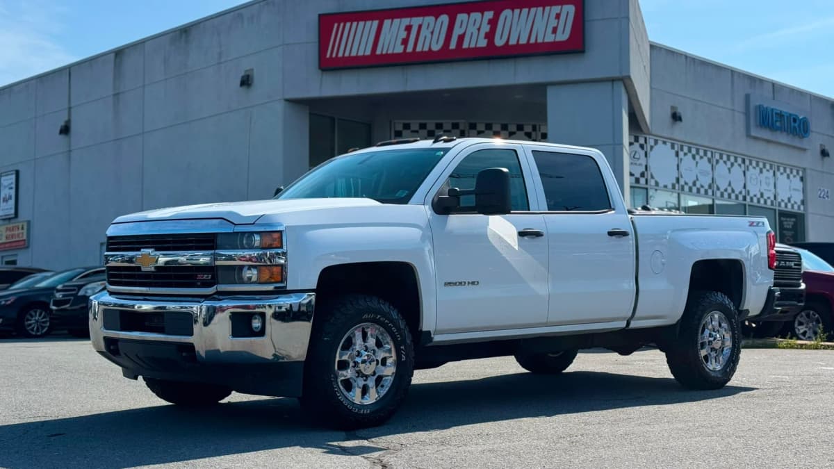 2015 Chevrolet SILVERADO 2500 HD LT 4WD Crew Cab 153" VORTEC 6.0L V8 FLEXFUEL