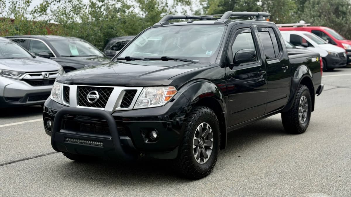 2017 Nissan Frontier PRO-4X Crew Cab 4WD SWB AUT