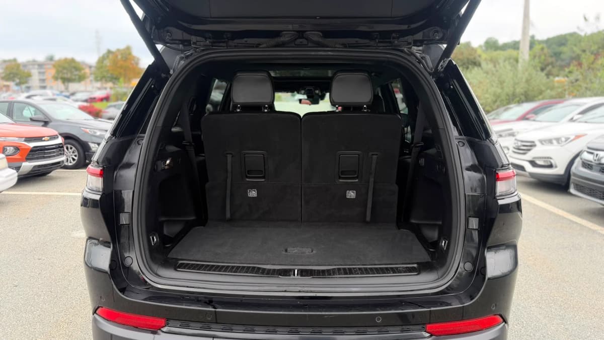 2024 Jeep Grand Cherokee L 4x4 Limited 6 Passenger thumbnail 19