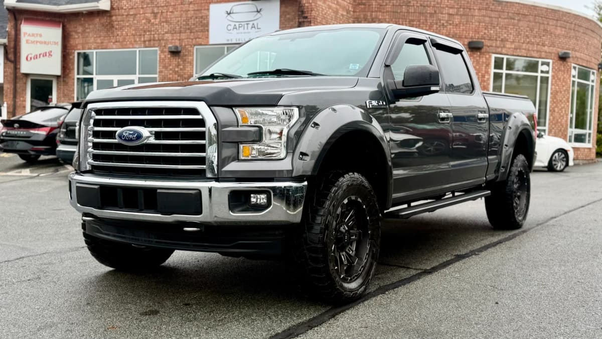 2017 Ford F-150 XLT 4WD 5.0L 8cyl SuperCrew LIFTED