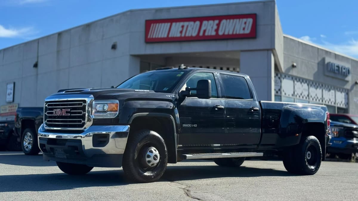 2017 GMC SIERRA 3500 HD 4WD Crew Cab 167.7" DURAMAX 6.6L TURBO DIESEL V8