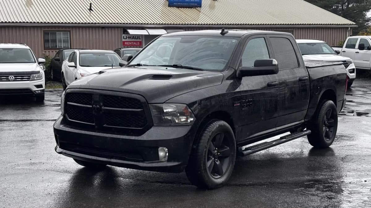 2020 RAM 1500 Classic Express 4x4 5.7L Crew Cab