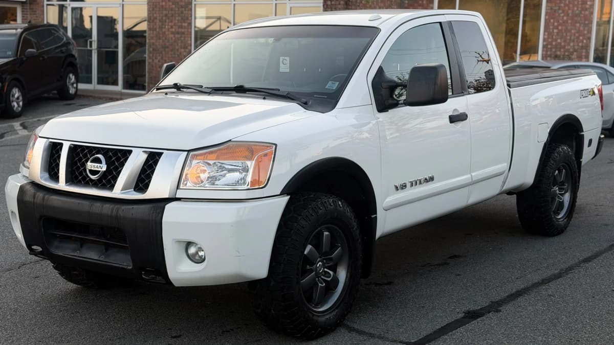2014 Nissan Titan 4WD King Cab Swb Pro-4x Extended Cab Std Bed